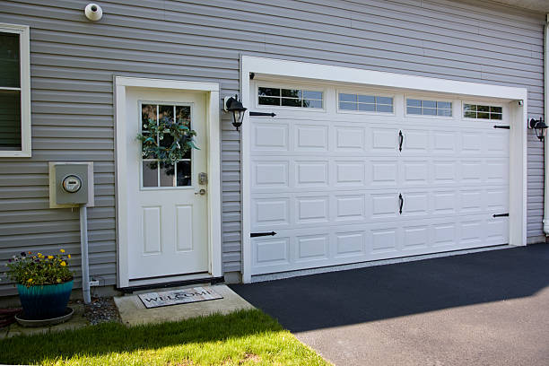 24/7 Emergency Garage Door Panel Replacement experts in Issaquena County County, MS